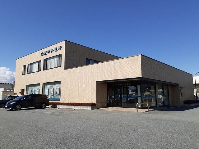 近くの山梨中央銀行 医大前支店まで950m（徒歩12分）