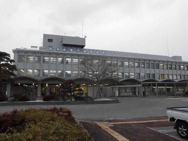 近くの大町市役所まで850m（徒歩11分）