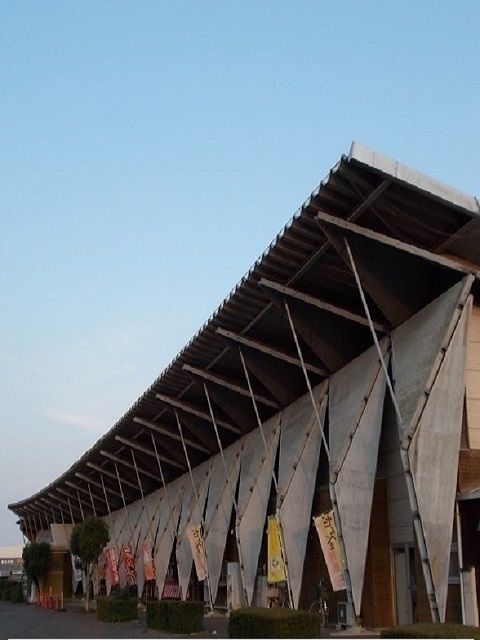 近くの秋川ファーマーズセンターまで600m(徒歩8分)