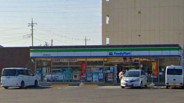 近くのファミリーマート伊勢崎連取元町まで700m（徒歩9分）