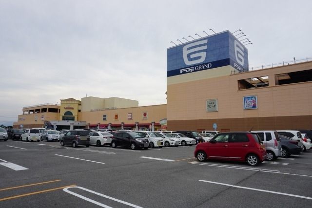 近くのフジグラン石井さんまで5,000m(徒歩63分)