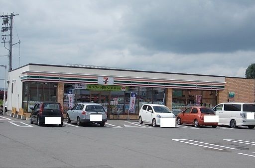 近くのコンビニまで650m（徒歩9分）