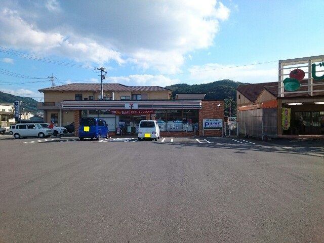 近くのセブンイレブンまで400m（徒歩5分）