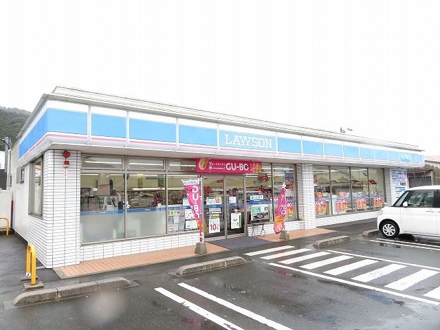 近くのコンビニまで800m（徒歩10分）