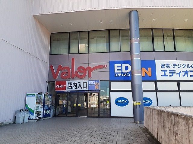 近くのバロー半田店(パワードーム内)まで1,560m(徒歩20分)