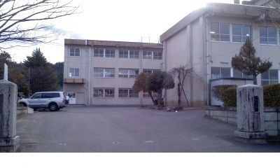 近くの福島市立渡利中学校まで450m（徒歩6分）
