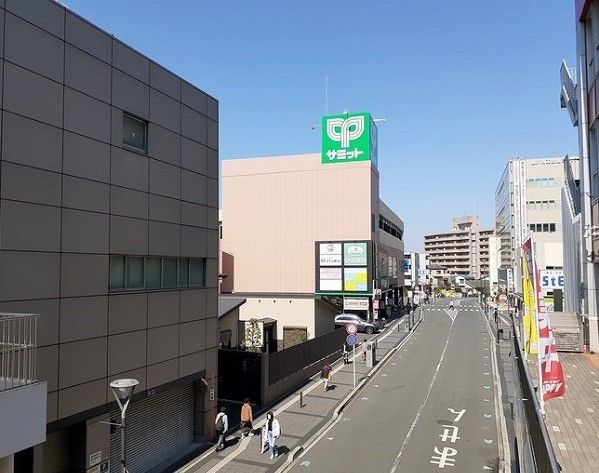 近くのサミットまで180m（徒歩3分）