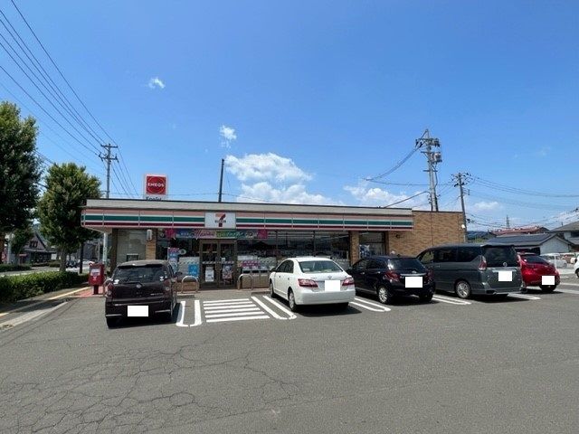 近くのコンビニまで300m（徒歩4分）