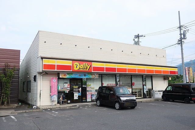 近くのコンビニまで1,100m（徒歩14分）