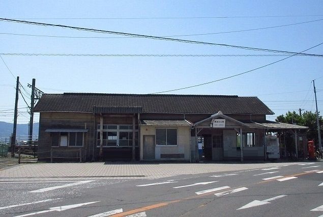 近くの肥前白石駅まで700m(徒歩9分)