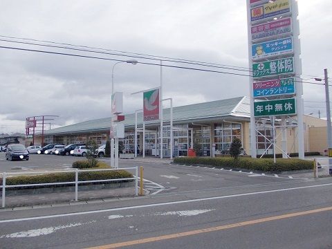 近くのヨークタウン大槻まで1,000m（徒歩13分）