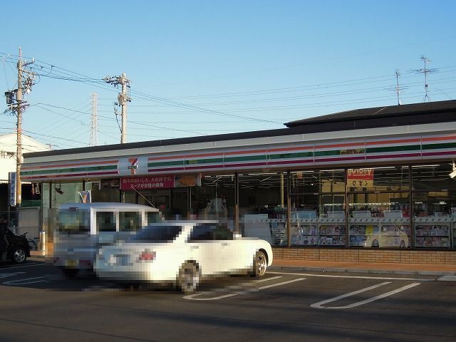 近くのセブンイレブンまで550m（徒歩7分）
