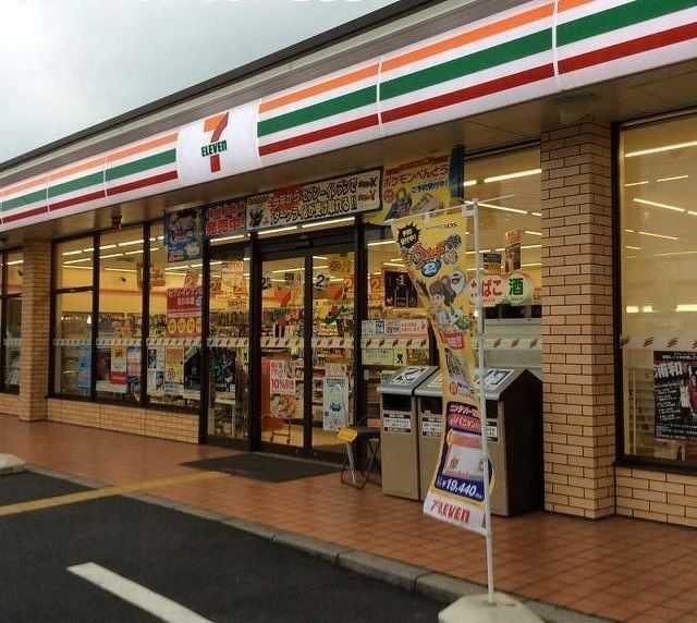 近くのコンビニまで800m（徒歩10分）