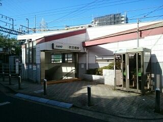 近くの代田橋駅まで520m（徒歩7分）