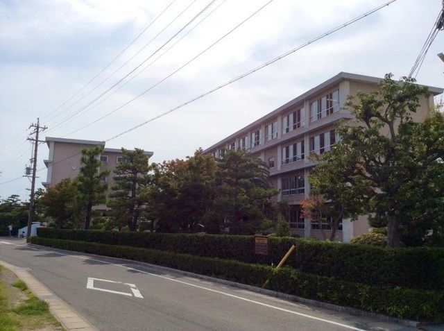 近くの浜松市立南陽中学校まで450m(徒歩6分)