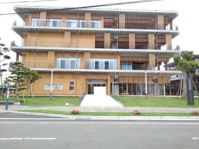 近くの日向市役所まで1,000m(徒歩13分)