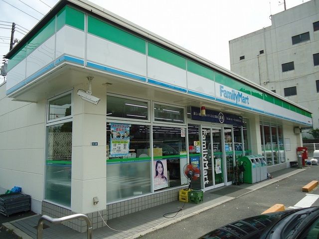 近くのファミリーマート今津6丁目店まで20m（徒歩1分）