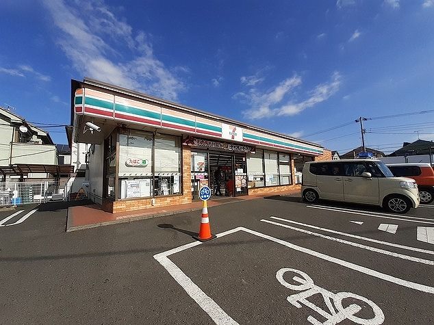 近くのセブンイレブンまで450m(徒歩6分)