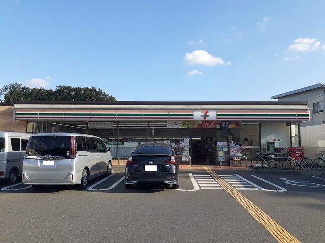 近くのセブンイレブン 三芳上富店まで750m（徒歩10分）