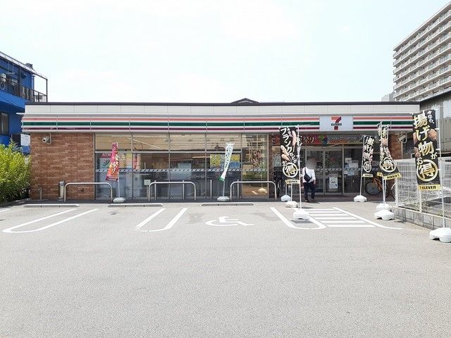 近くのセブンイレブン加美正覚寺店まで87m（徒歩2分）