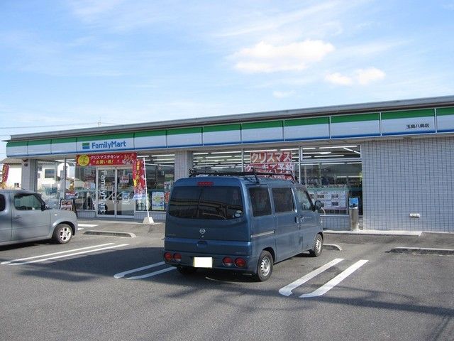 近くのファミリーマート玉島八島店まで550m（徒歩7分）
