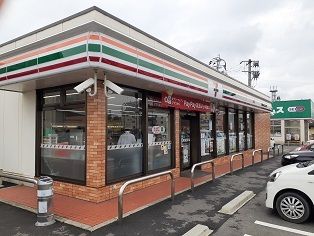 近くのセブンイレブン山鹿中央通り店まで400m（徒歩5分）
