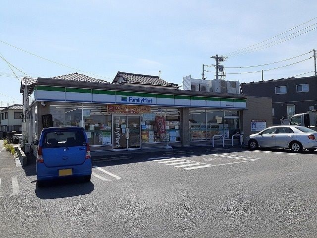 近くのファミリーマート東浦森岡南店まで700m（徒歩9分）