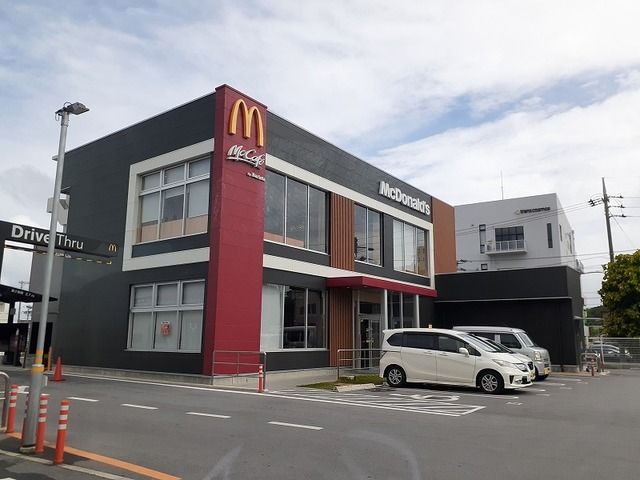 近くのマクドナルド泡瀬店まで1,600m（徒歩20分）