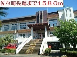近くの役所まで1,580m（徒歩20分）