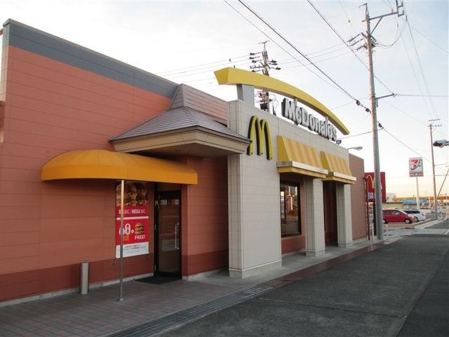 近くのマクドナルド浜松長鶴町店まで750m（徒歩10分）