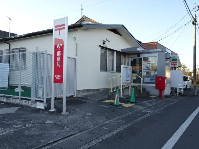 近くの岡出山郵便局まで180m(徒歩3分)
