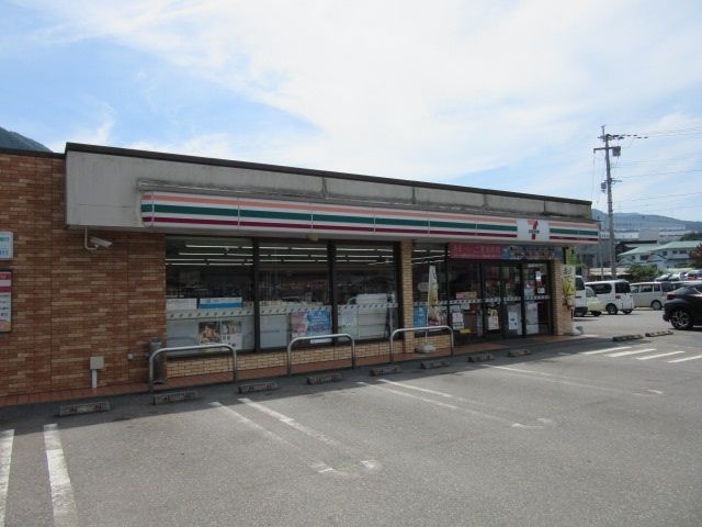 近くのセブンイレブン天草食場店まで50m（徒歩1分）