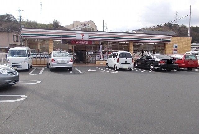 近くのセブンイレブン多古店まで500m（徒歩7分）