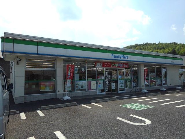 近くのコンビニまで450m（徒歩6分）