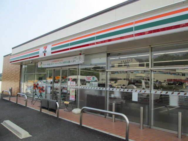 近くのコンビニまで500m（徒歩7分）