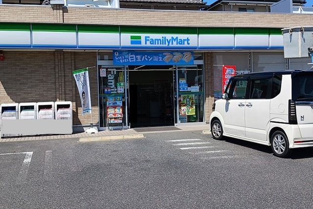 近くのコンビニまで1,000m（徒歩13分）