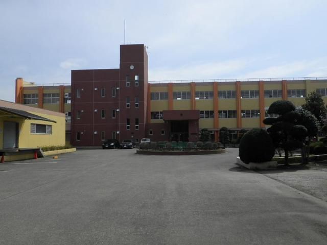 近くの笠間市立岩間第三小学校まで1,900m（徒歩24分）