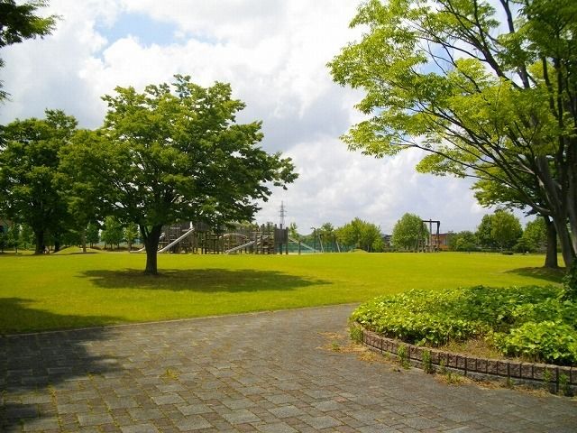 近くの布瀬南公園まで1,100m（徒歩14分）