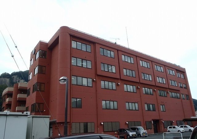 近くの安田病院まで120m（徒歩2分）