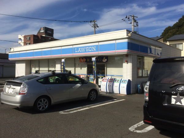 近くのローソンまで400m（徒歩5分）