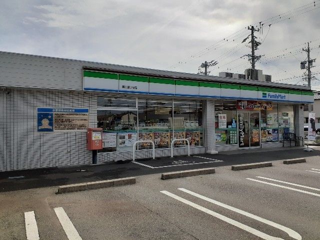 近くのファミリーマート磐田富士見店まで300m(徒歩4分)