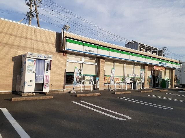 近くのファミリーマート浜松城北二丁目まで450m（徒歩6分）