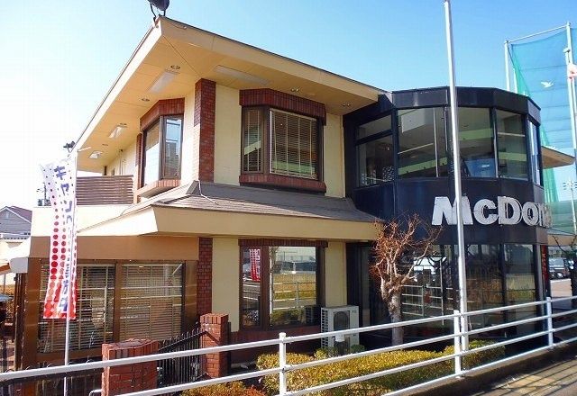 近くのマクドナルドまで800m(徒歩10分)