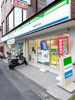 近くのファミリーマート東池袋四丁目店まで138m（徒歩2分）