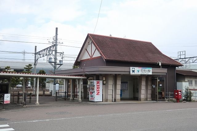 近くの駅まで450m（徒歩6分）