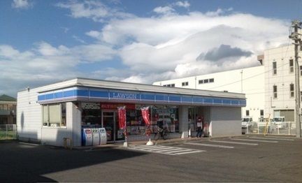 近くのコンビニまで210m（徒歩3分）