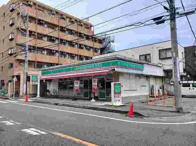 近くのローソンストア１００まで300m（徒歩4分）