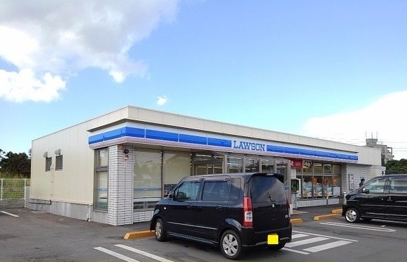 近くのローソンうるま川崎店まで1,000m(徒歩13分)