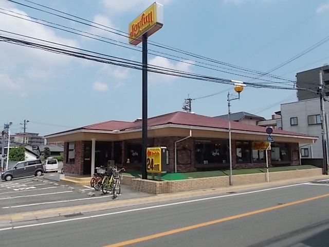 近くの飲食店まで90m（徒歩2分）