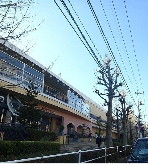 近くのモリタウンまで1,400m（徒歩18分）